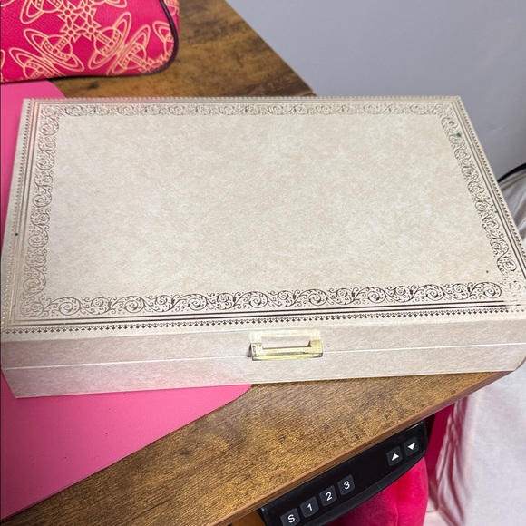 None Other - Vintage Cream Jewelry Box